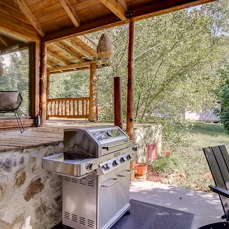 Peaceful Whitley City Cabin On 10 Wooded Acres!